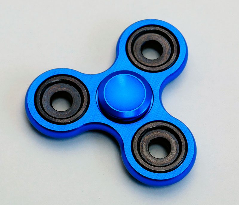 ハンドスピナー Hand Spinner トライタイプ(3枚羽) メタリックブルー