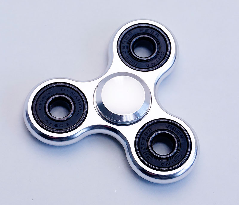 ハンドスピナー Hand Spinner トライタイプ(3枚羽) シルバー