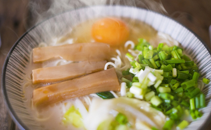 寒い季節は即席ラーメンでほっこり！